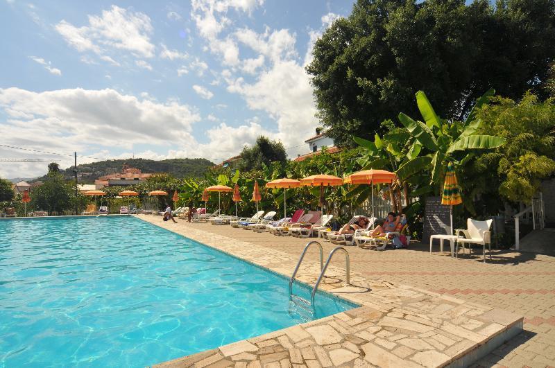 Il Borgo Degli Ulivi Resort Pietra Ligure Buitenkant foto