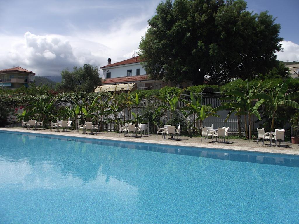 Il Borgo Degli Ulivi Resort Pietra Ligure Buitenkant foto