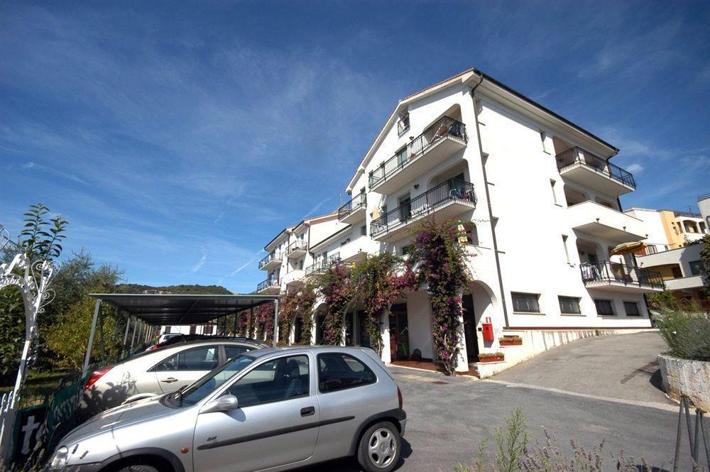 Il Borgo Degli Ulivi Resort Pietra Ligure Buitenkant foto