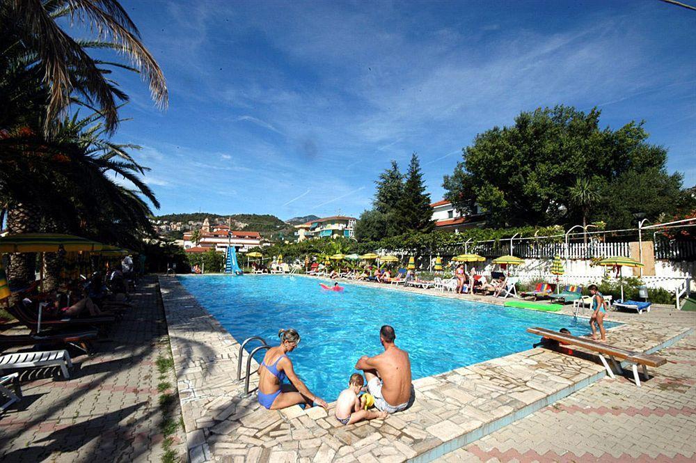Il Borgo Degli Ulivi Resort Pietra Ligure Buitenkant foto