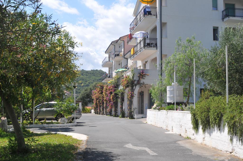 Il Borgo Degli Ulivi Resort Pietra Ligure Buitenkant foto