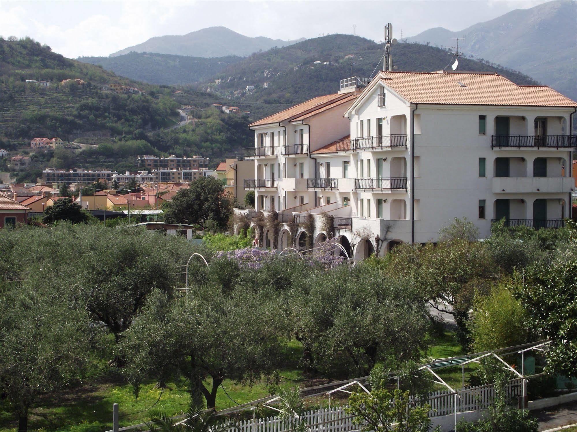 Il Borgo Degli Ulivi Resort Pietra Ligure Buitenkant foto