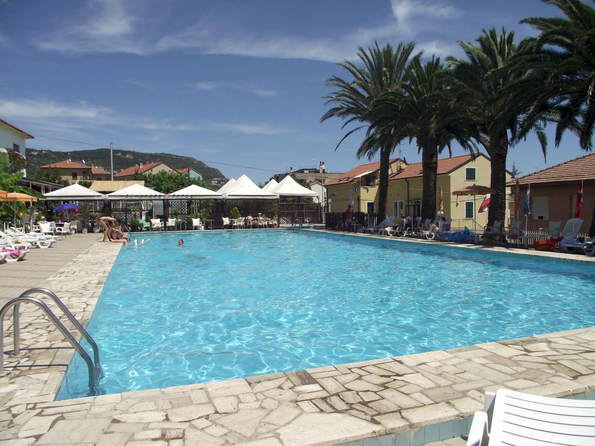 Il Borgo Degli Ulivi Resort Pietra Ligure Buitenkant foto