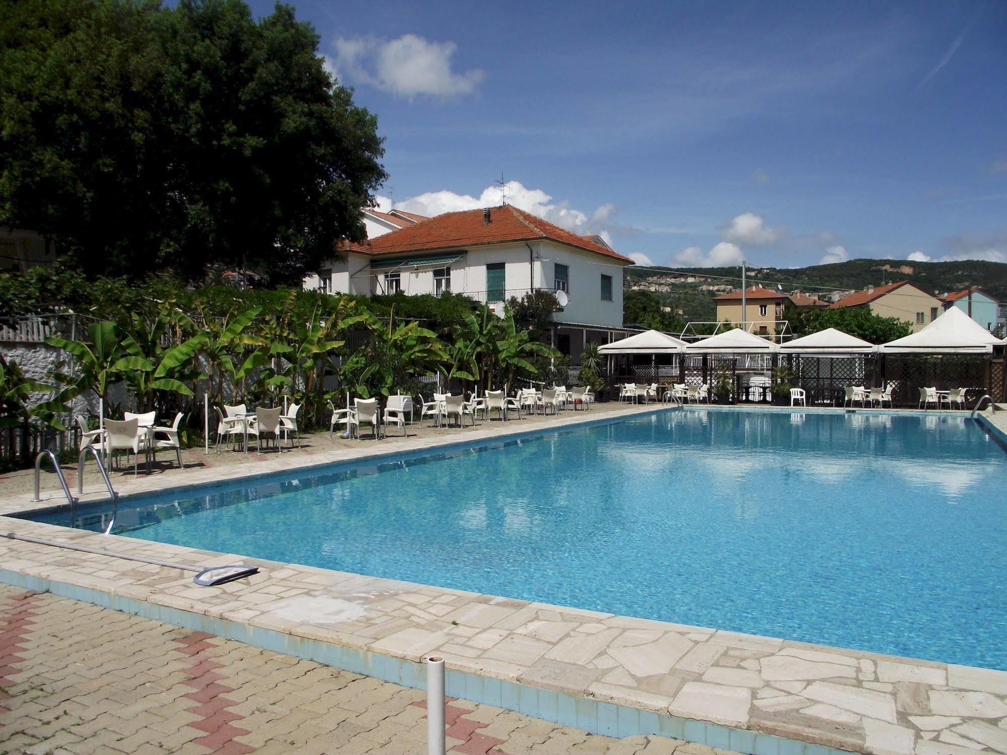 Il Borgo Degli Ulivi Resort Pietra Ligure Buitenkant foto